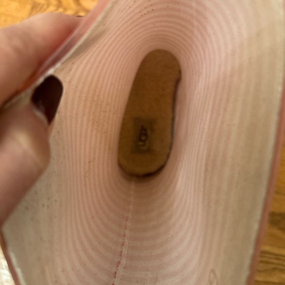 UGG women's size 6 pink striped
Wellington rainboots - Picture 4 of 12